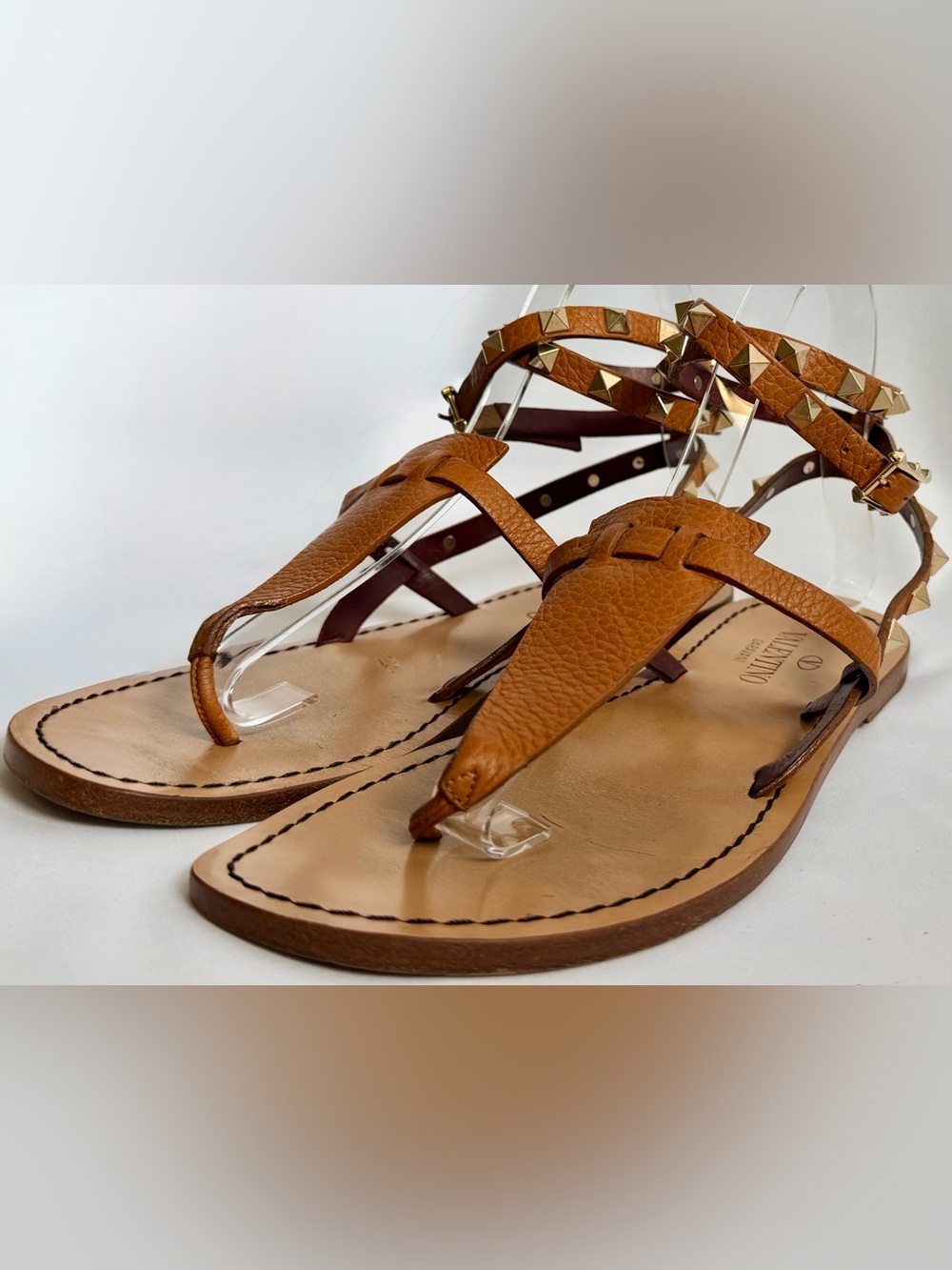 Valentino Garavani Rockstud Cognac Leather Gladiator Thong Sandals EU 38 Wrap